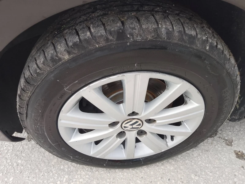 VW Golf 1.6tdi 105cv. ПЕРФЕКТЕН , снимка 7 - Автомобили и джипове - 50442463