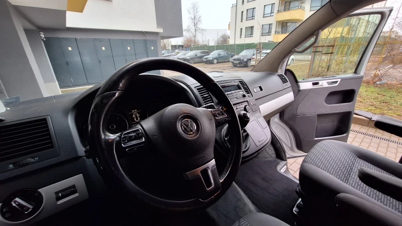 VW Multivan 2.0TDI МН.ДОБЪР, снимка 11 - Автомобили и джипове - 53305097