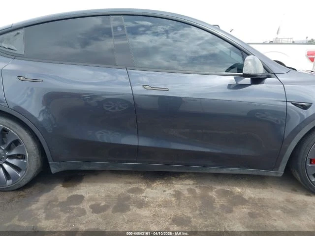 Tesla Model Y, снимка 14 - Автомобили и джипове - 54929052