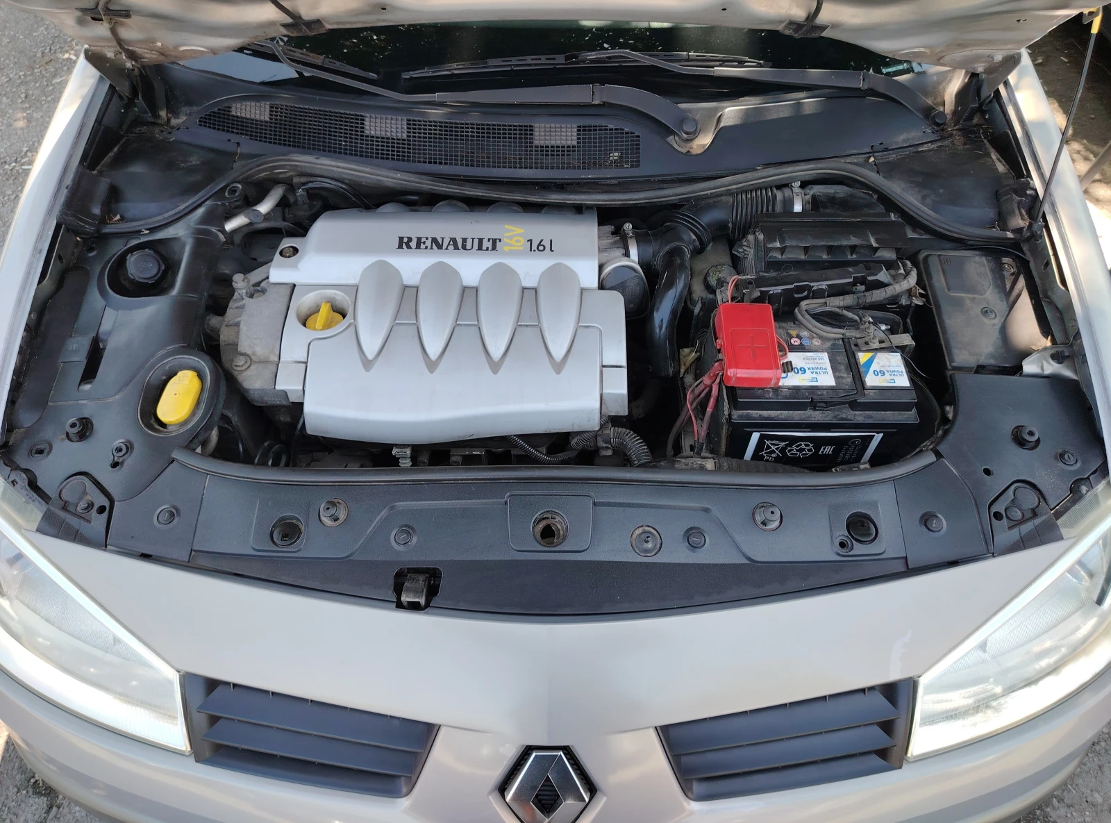 Renault Megane 1.6i/Initiale - изображение 10