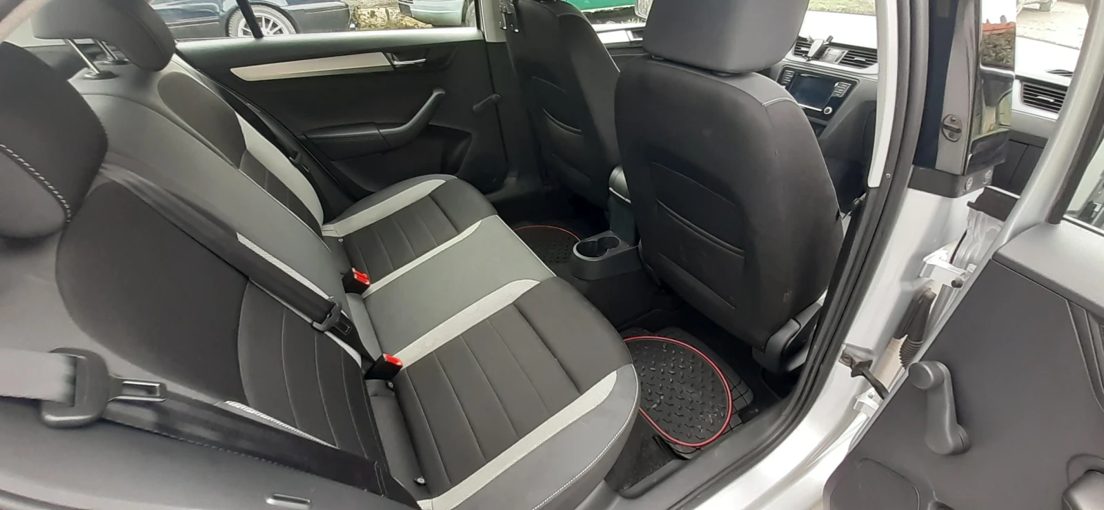 Skoda Rapid, снимка 9 - Автомобили и джипове - 53570794