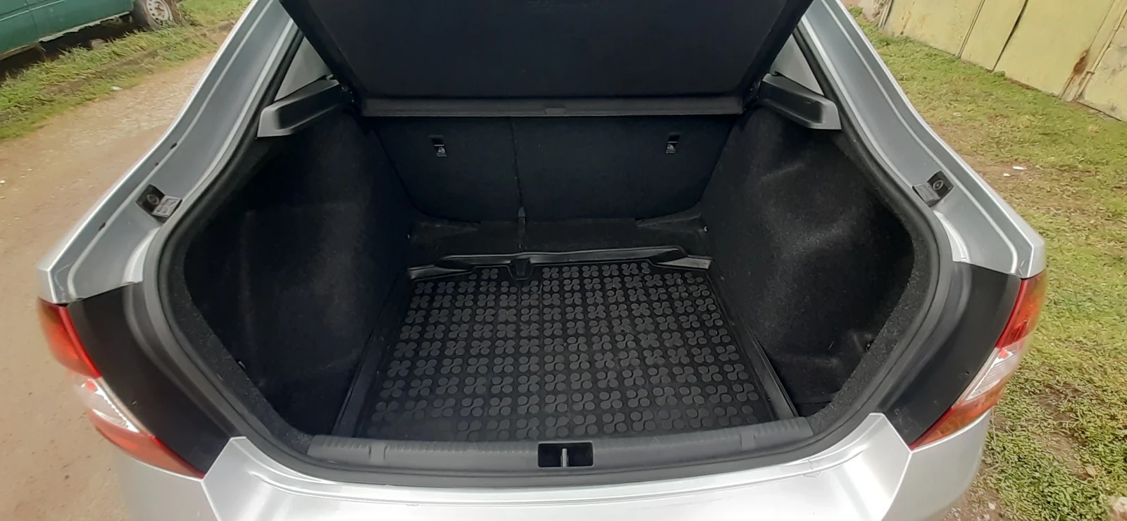 Skoda Rapid, снимка 10 - Автомобили и джипове - 53570794