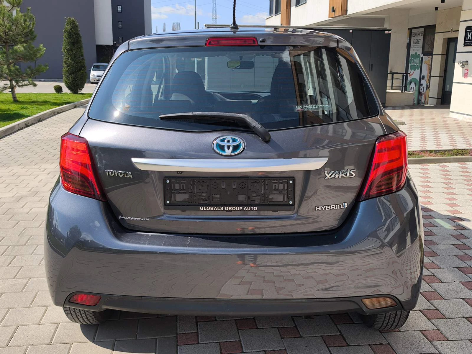 Toyota Yaris 1.5 HYBRID ACTIVE, снимка 15 - Автомобили и джипове - 53607906