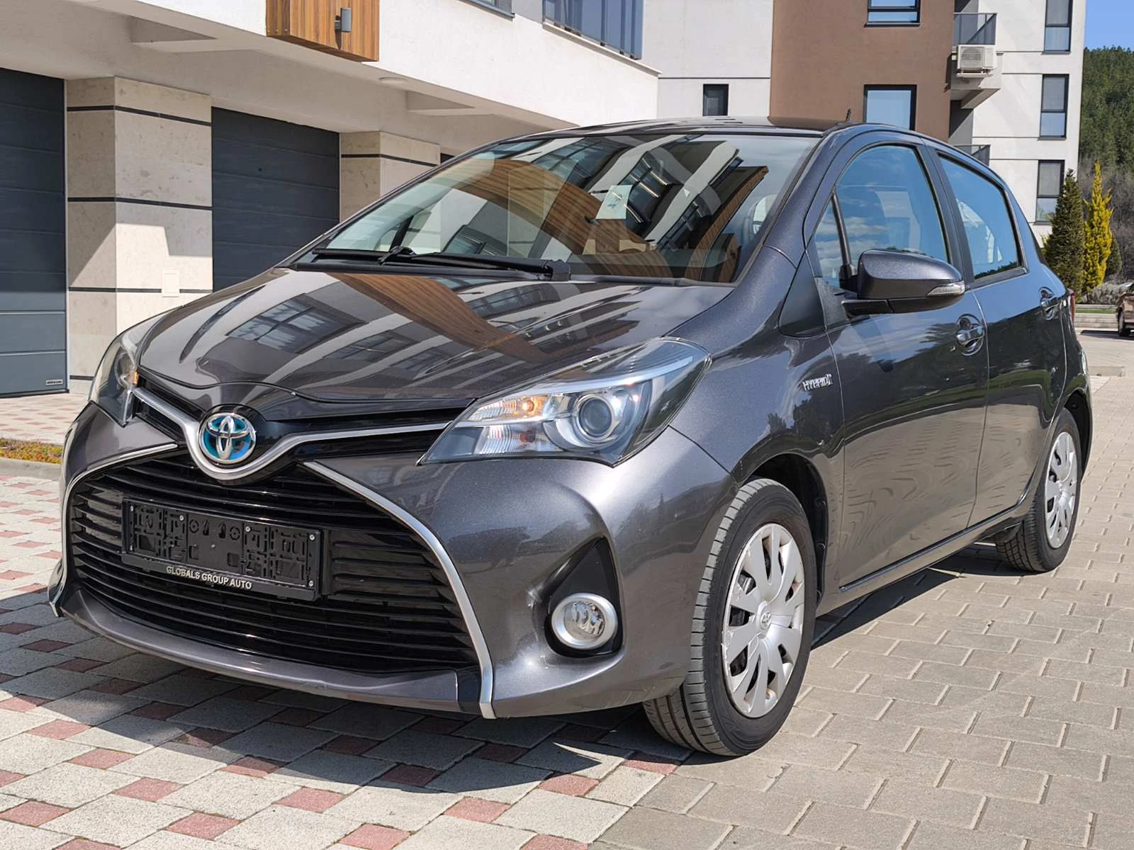Toyota Yaris 1.5 HYBRID ACTIVE, снимка 2 - Автомобили и джипове - 53607906