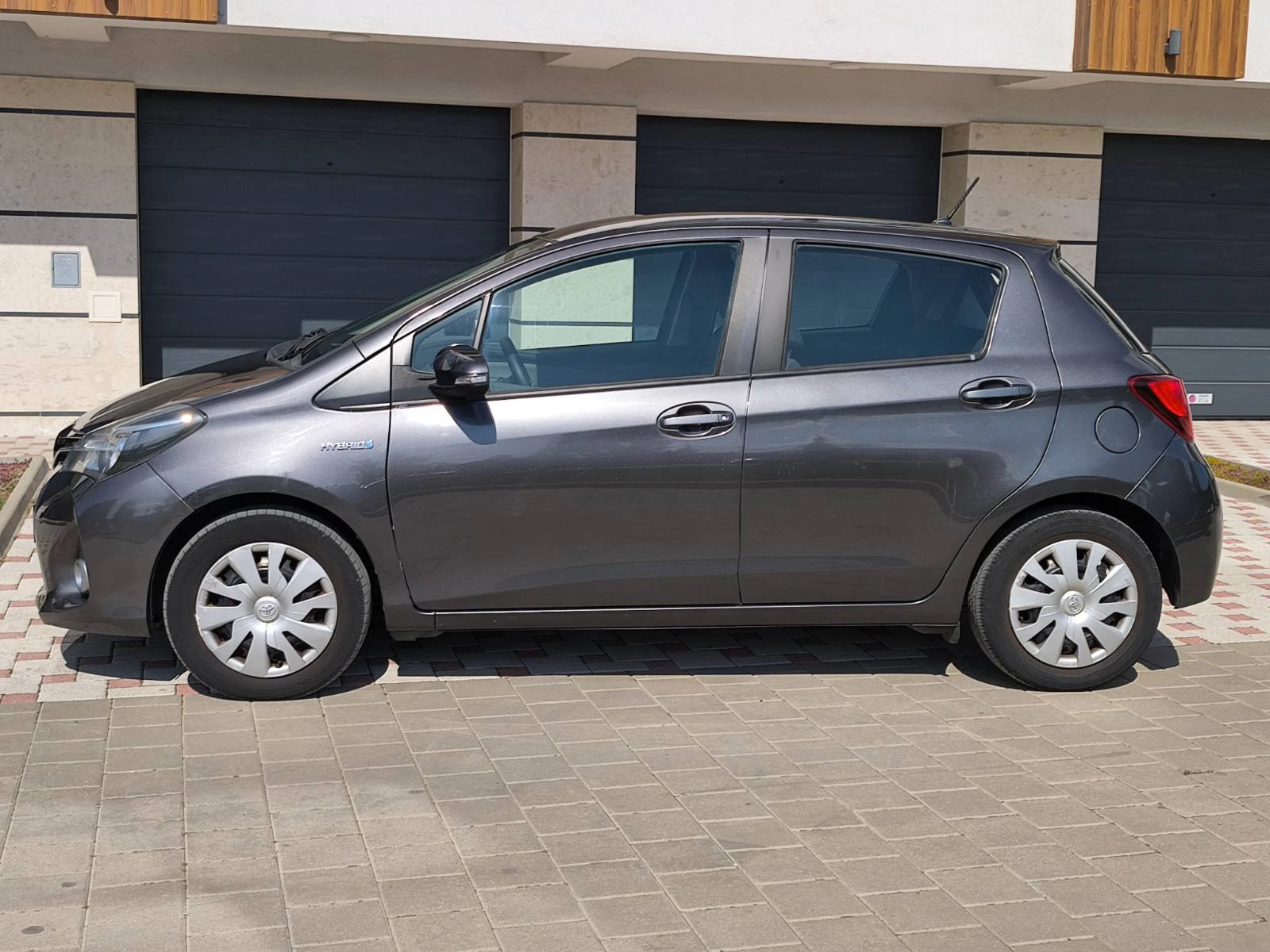 Toyota Yaris 1.5 HYBRID ACTIVE, снимка 3 - Автомобили и джипове - 53607906