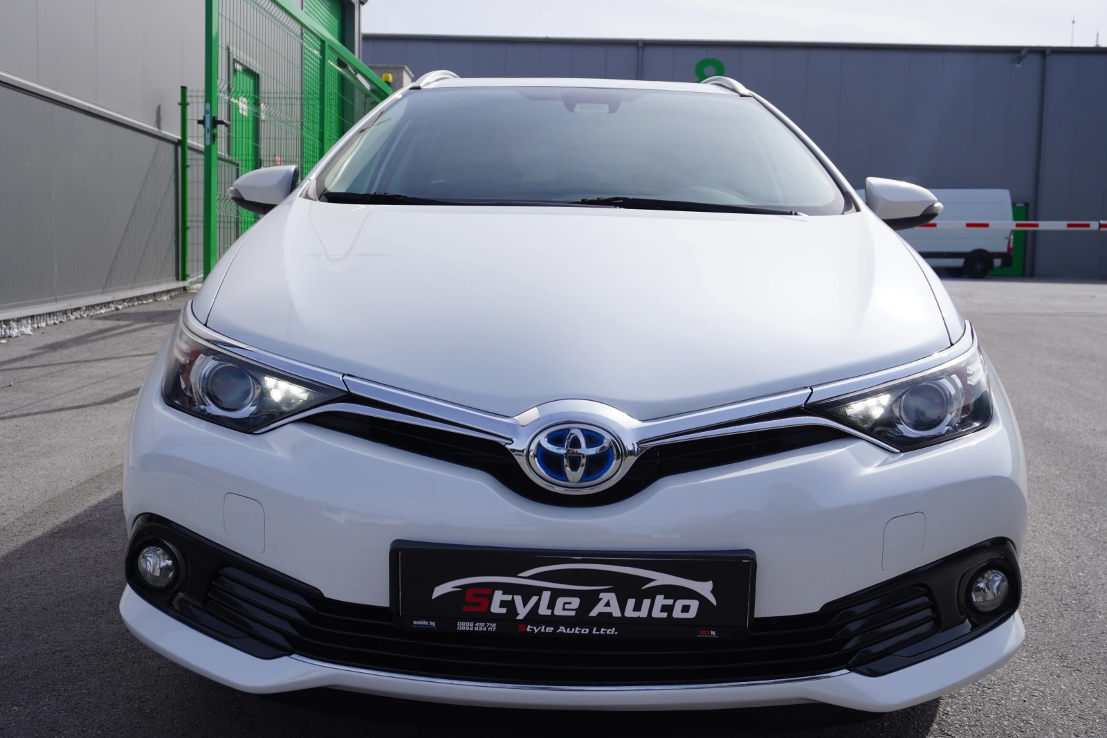 Toyota Auris 1.8HYBRID LOUNGE БЯЛА ПЕРЛА, FACE, снимка 8 - Автомобили и джипове - 53812919