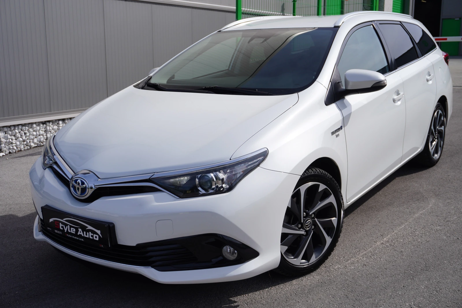 Toyota Auris 1.8HYBRID LOUNGE БЯЛА ПЕРЛА, FACE