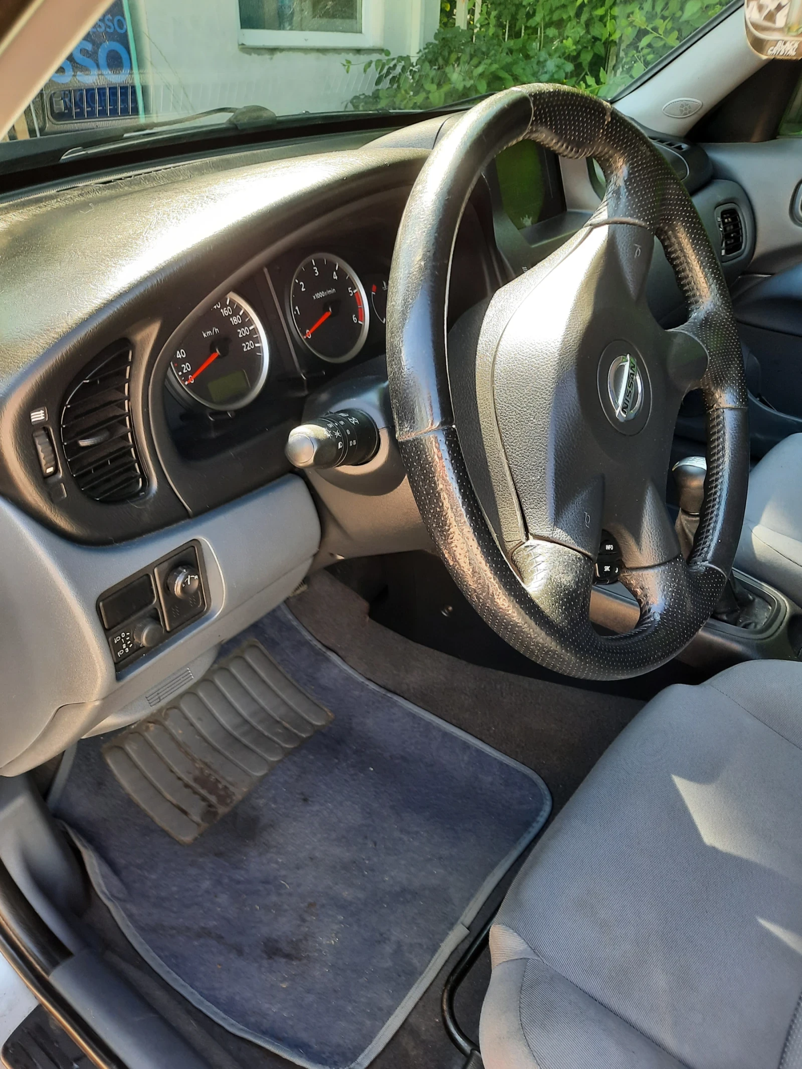 Nissan Almera, снимка 8 - Автомобили и джипове - 54911540