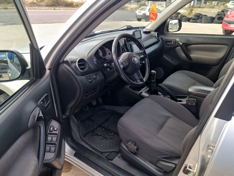 Toyota Rav4 2.0d, снимка 12 - Автомобили и джипове - 47559526