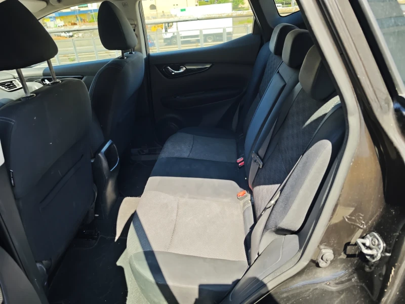Nissan Qashqai 1.2i Euro 6B, снимка 8 - Автомобили и джипове - 50447349