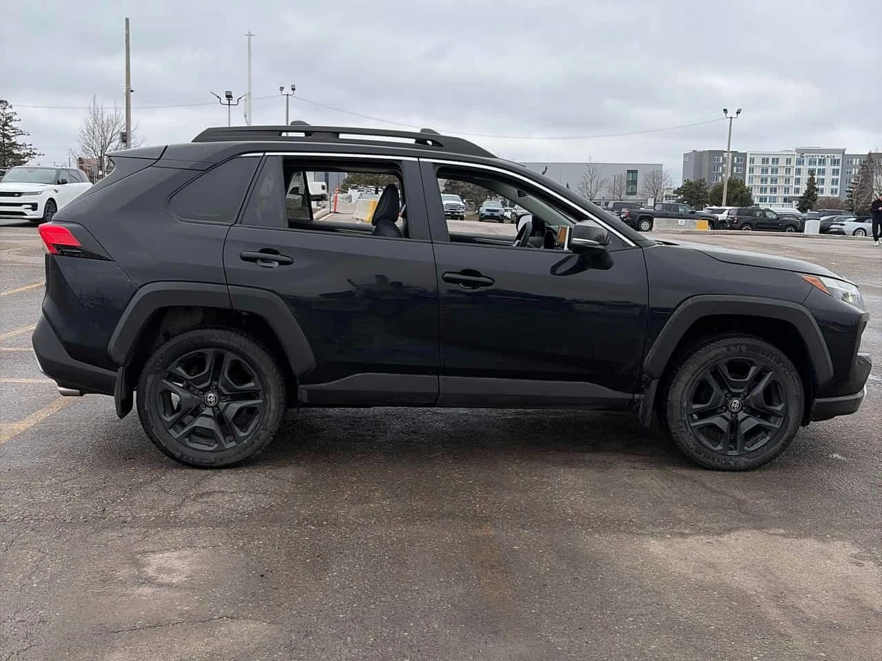 Toyota Rav4 * Trail * CARFAX * БЕЗ ПЪРВОНАЧАЛНА ВНОСКА, снимка 3 - Автомобили и джипове - 53946308