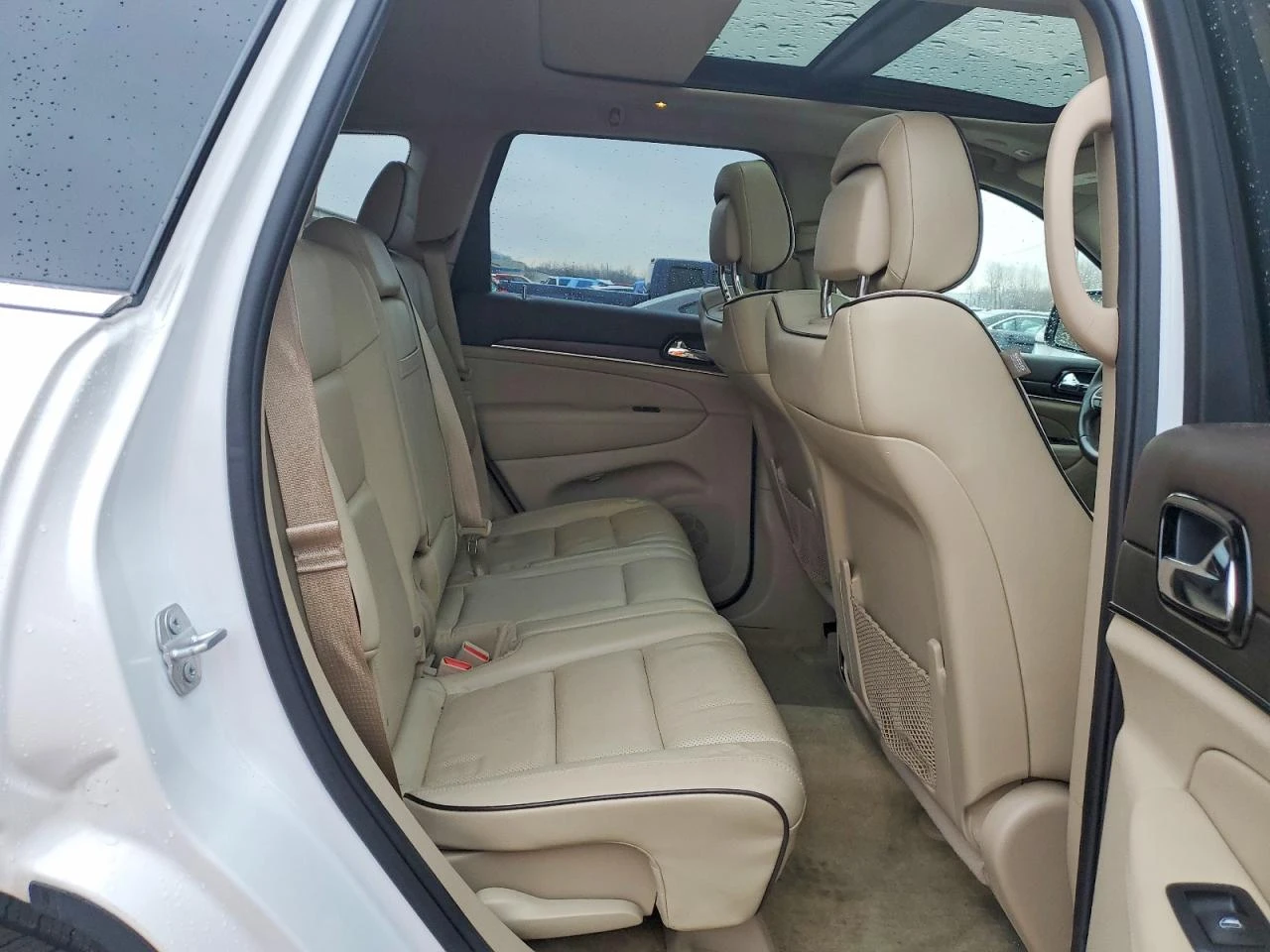 Jeep Grand cherokee OVERLAND* 3.6* V6* 8ZF* ПОДГРЕВ* КАМЕРА* КЕЙЛЕС* L, снимка 11 - Автомобили и джипове - 53966474