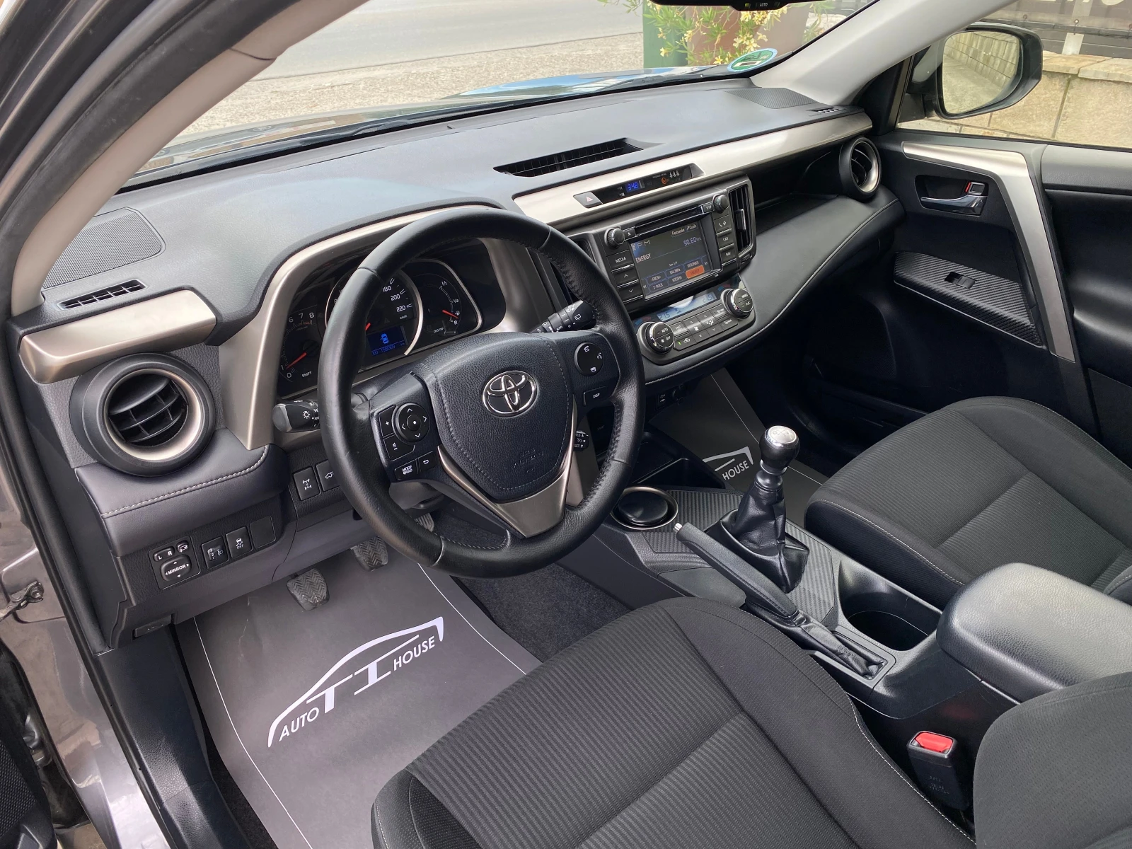 Toyota Rav4 2.0* 4x4* КАТО НОВА!, снимка 8 - Автомобили и джипове - 55197254