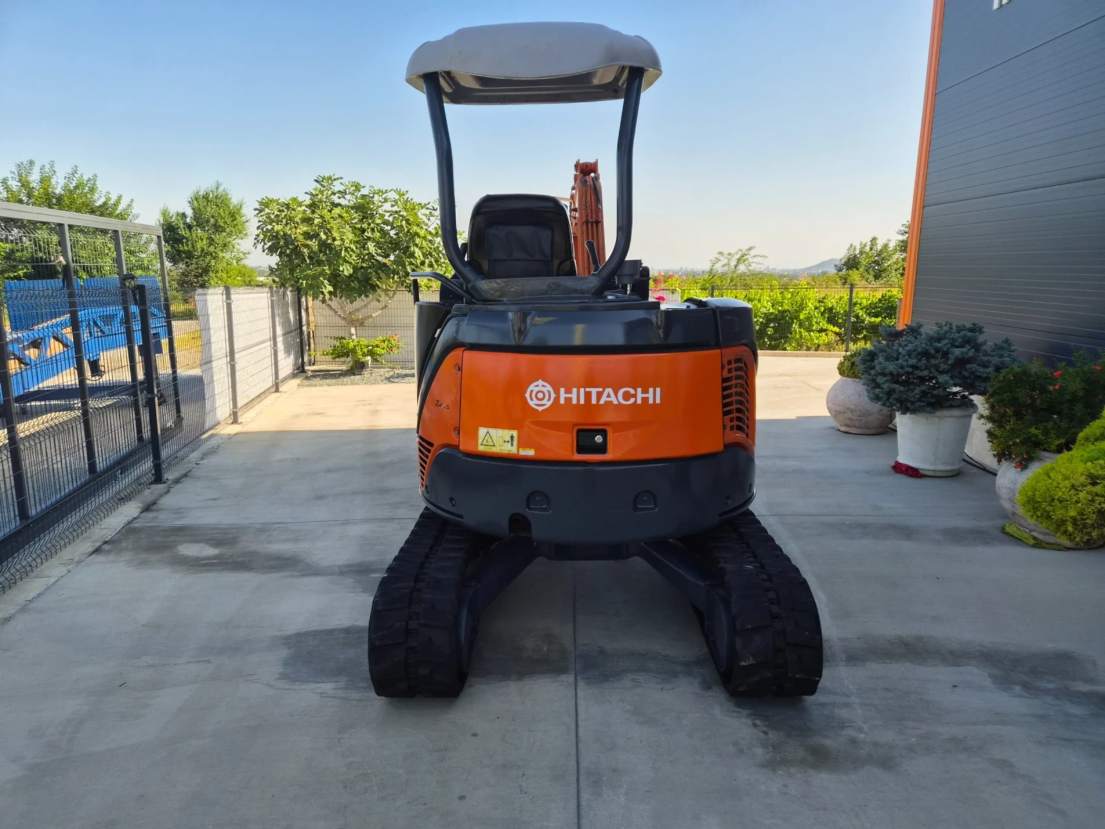 Багер Hitachi ZX30U / 3 тонен / ПЕРФЕКТЕН ТЕХНИЧЕСКИ / НАЛИЧЕН !, снимка 4 - Индустриална техника - 55464854