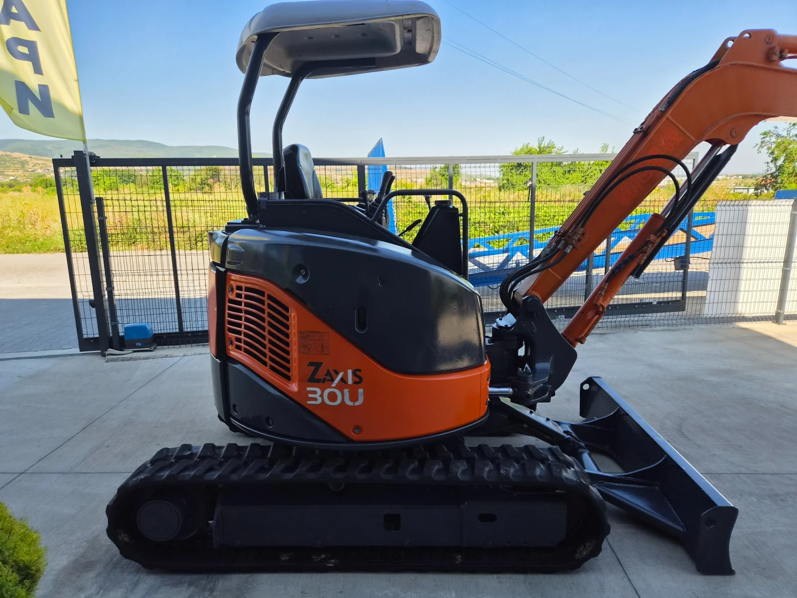 Багер Hitachi ZX30U / 3 тонен / ПЕРФЕКТЕН ТЕХНИЧЕСКИ / НАЛИЧЕН !, снимка 6 - Индустриална техника - 55464854