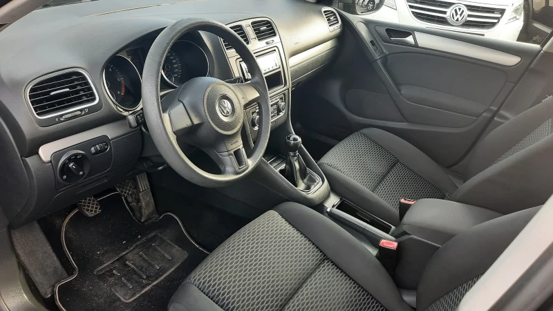 VW Golf 2.0TDI 110кс. Серв.книжка * Подгрев * , снимка 7 - Автомобили и джипове - 48144919