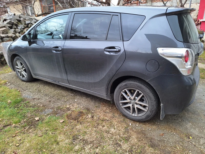 Toyota Verso, снимка 3 - Автомобили и джипове - 48307763