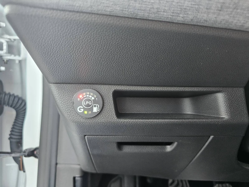 Renault Clio 1.0 TCe 100 LPG, снимка 12 - Автомобили и джипове - 51189765