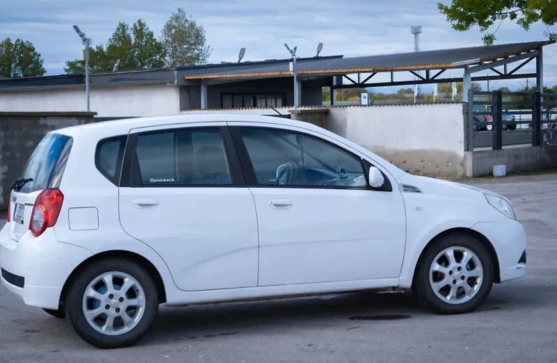 Chevrolet Aveo, снимка 4 - Автомобили и джипове - 52944748