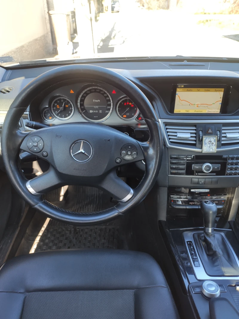 Mercedes-Benz E 220, снимка 8 - Автомобили и джипове - 53067347
