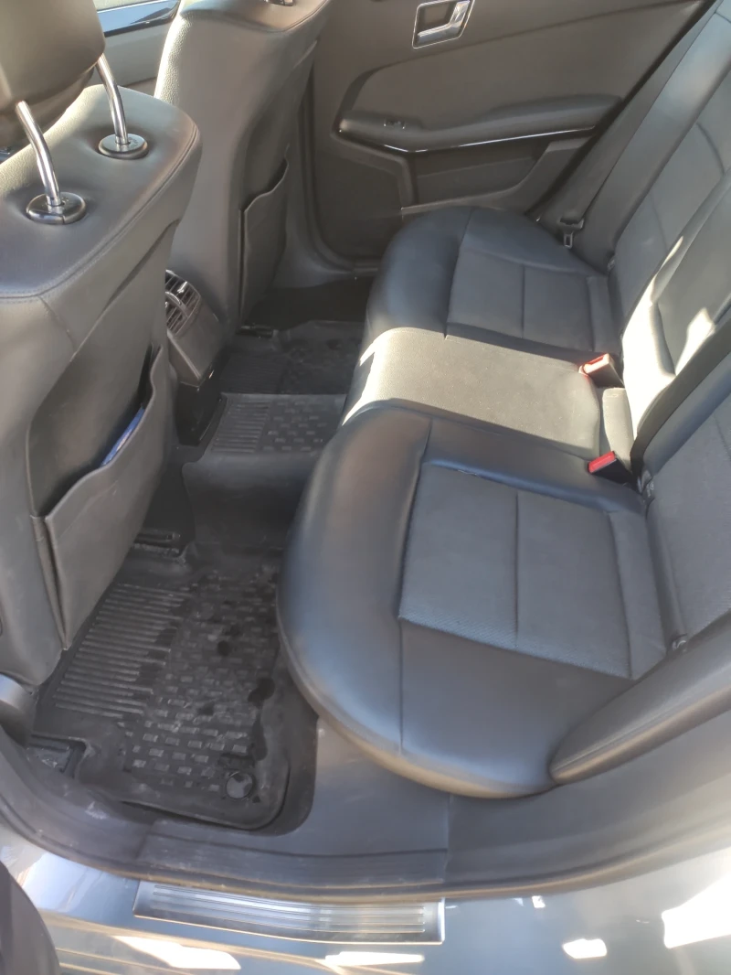 Mercedes-Benz E 220, снимка 7 - Автомобили и джипове - 53067347