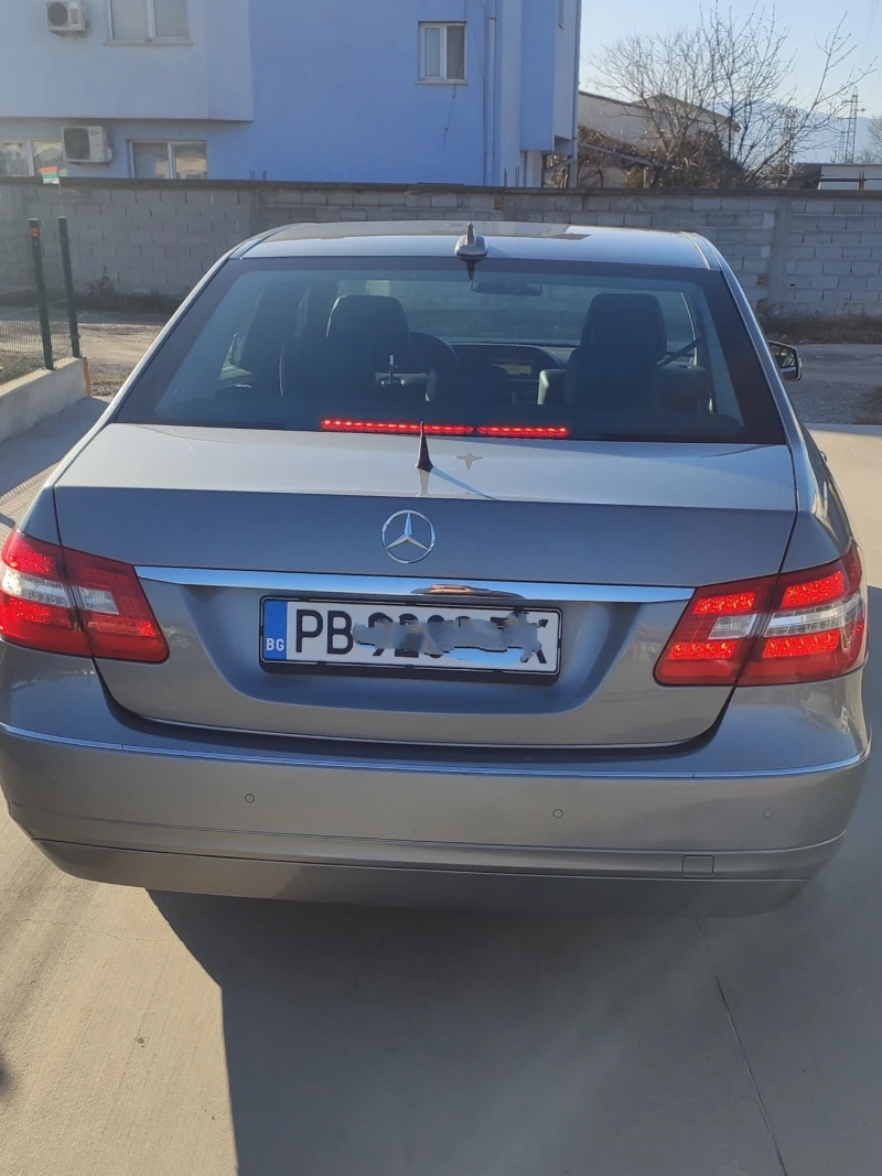 Mercedes-Benz E 220, снимка 5 - Автомобили и джипове - 53067347