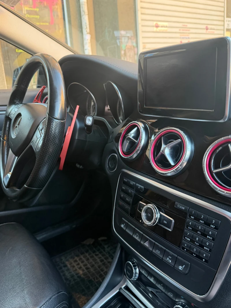 Mercedes-Benz CLA 220, снимка 9 - Автомобили и джипове - 53157842