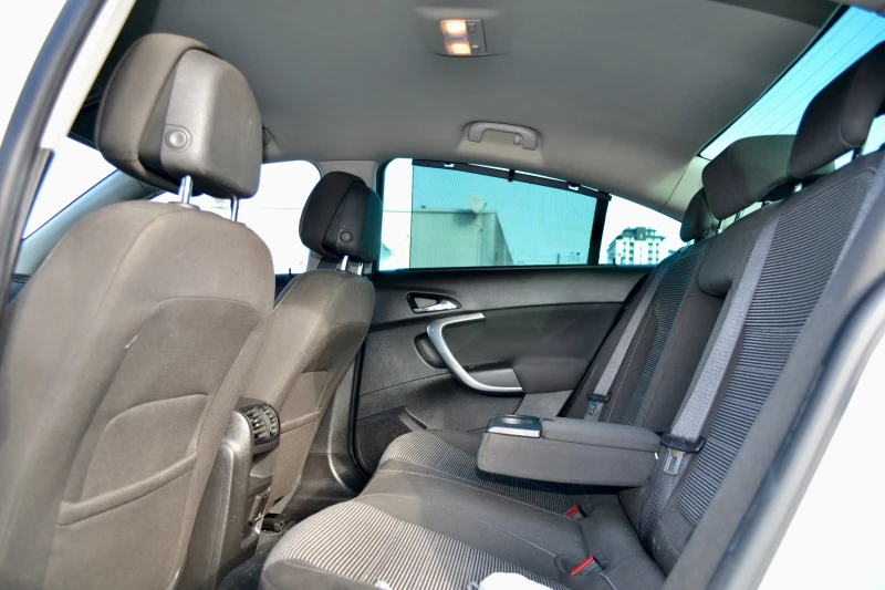 Opel Insignia 2.0 CDTI, DISTRONIC, CAR PLAY, снимка 12 - Автомобили и джипове - 53141087