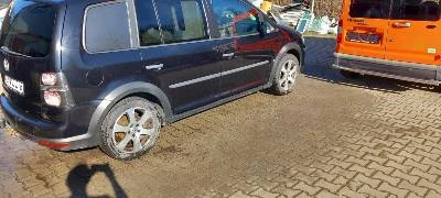 VW Touran Cross, снимка 2 - Автомобили и джипове - 49391098