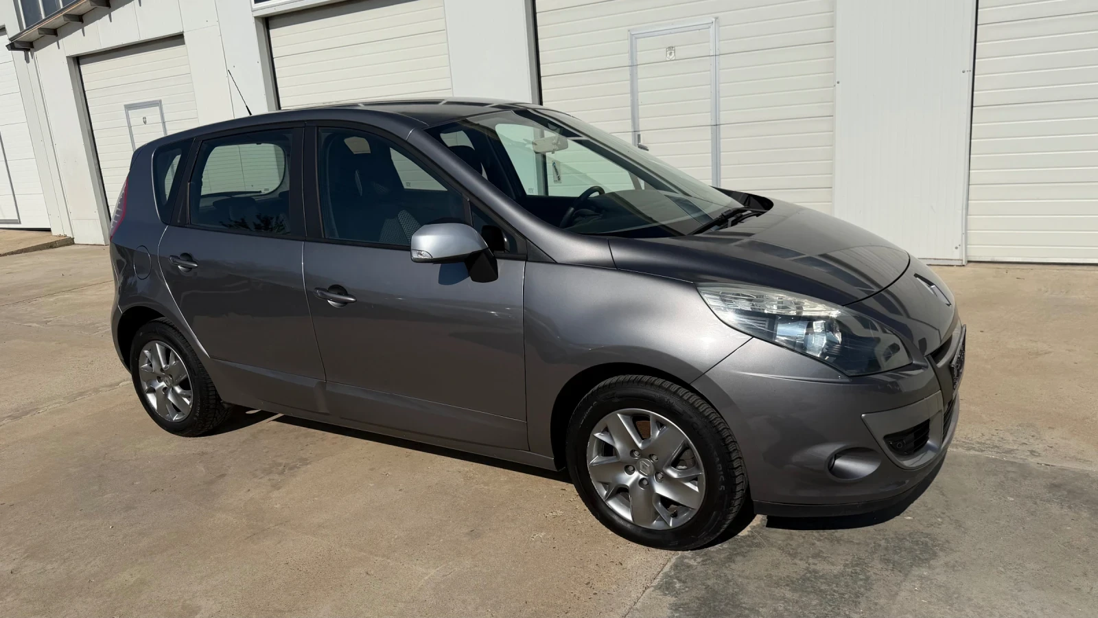 Renault Scenic 1.5dci * 110k.c* Navi* UNIKAT* , снимка 13 - Автомобили и джипове - 44318510