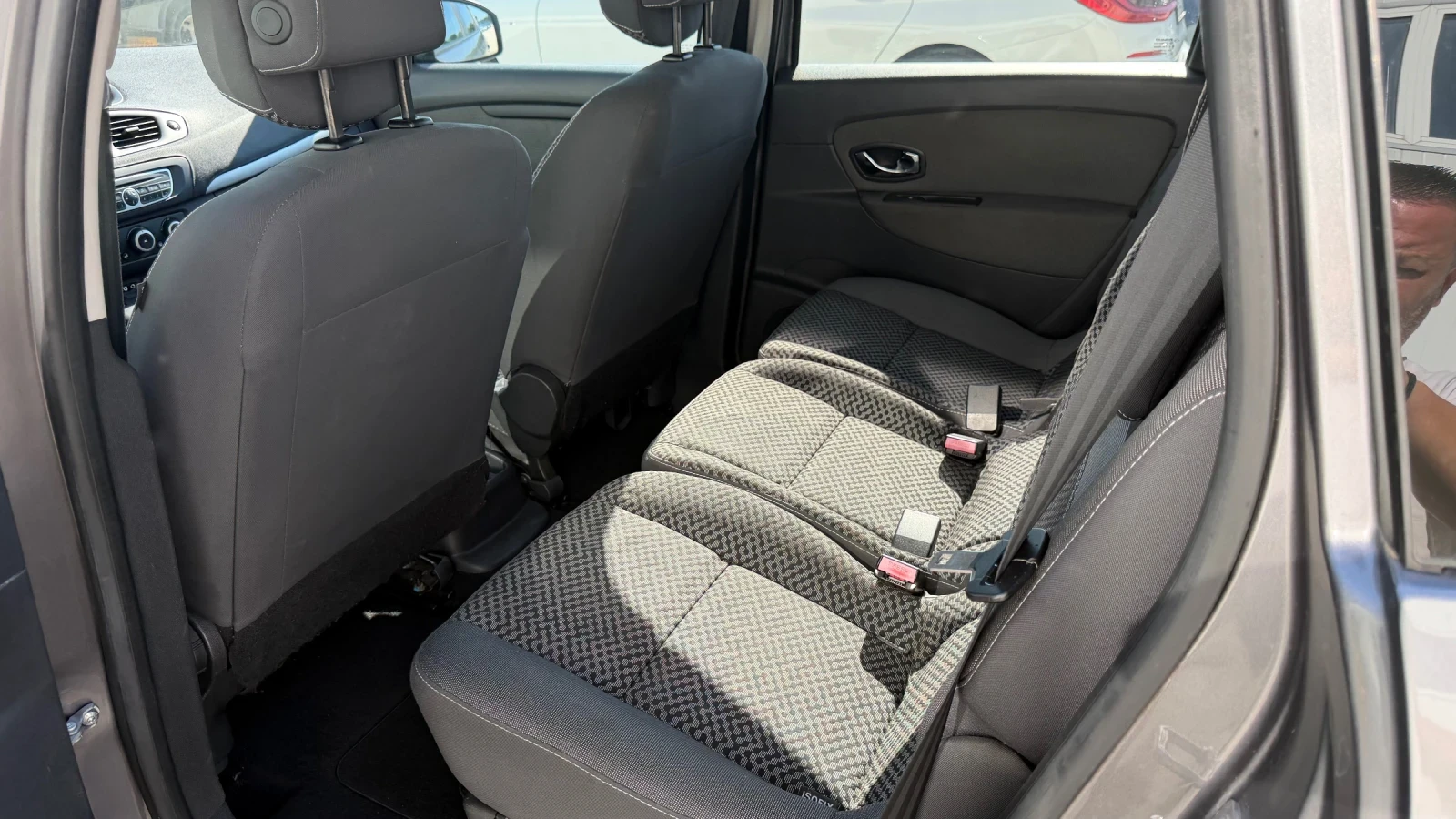 Renault Scenic 1.5dci * 110k.c* Navi* UNIKAT* , снимка 8 - Автомобили и джипове - 44318510