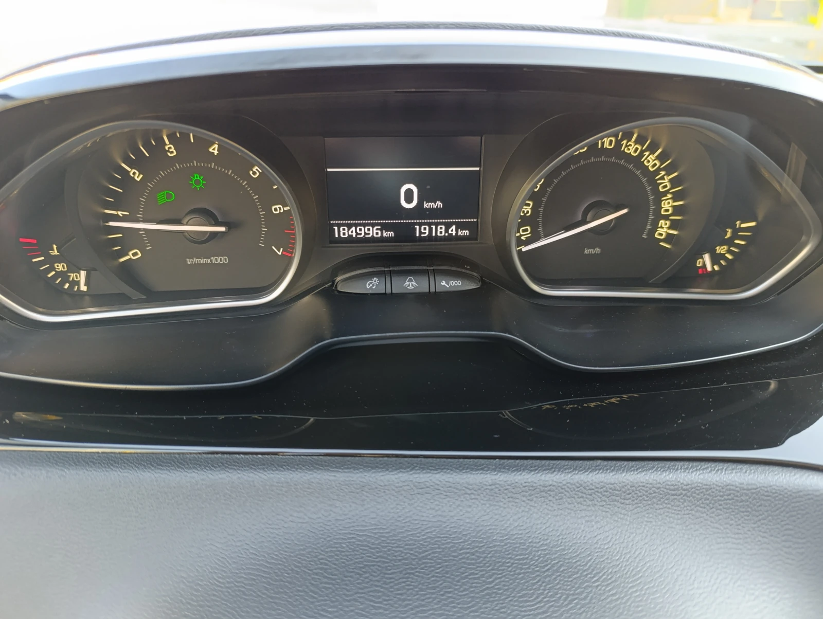 Peugeot 208 1.6i ШВЕЙЦАРИЯ - изображение 8