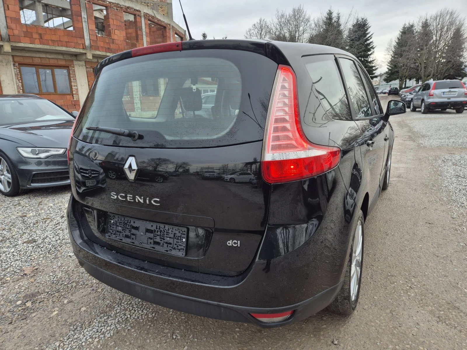 Renault Scenic 1.5dci+ 7местен - изображение 3
