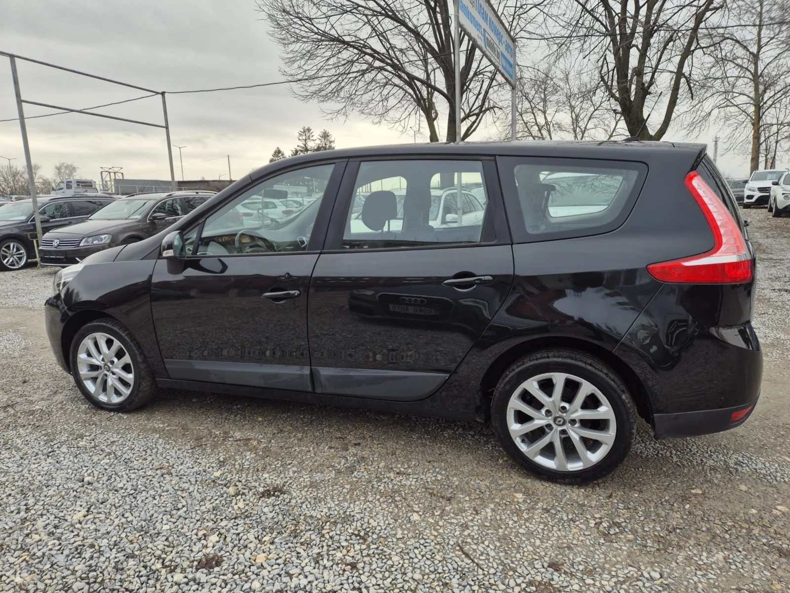 Renault Scenic 1.5dci+ 7местен - изображение 6