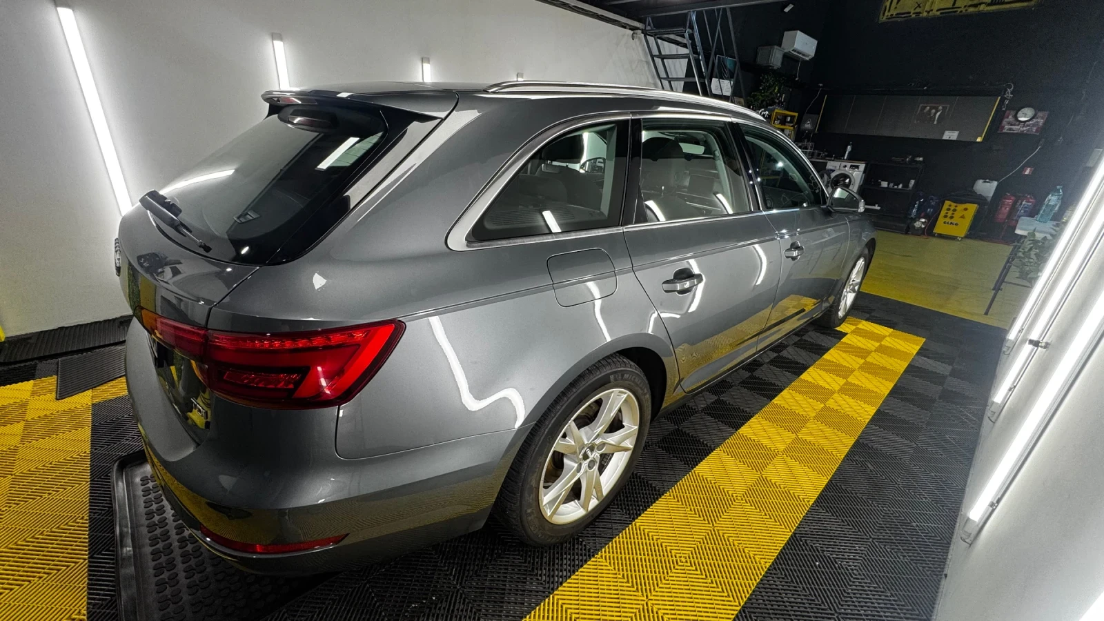 Audi A4 2.0 TDI, снимка 5 - Автомобили и джипове - 53954480