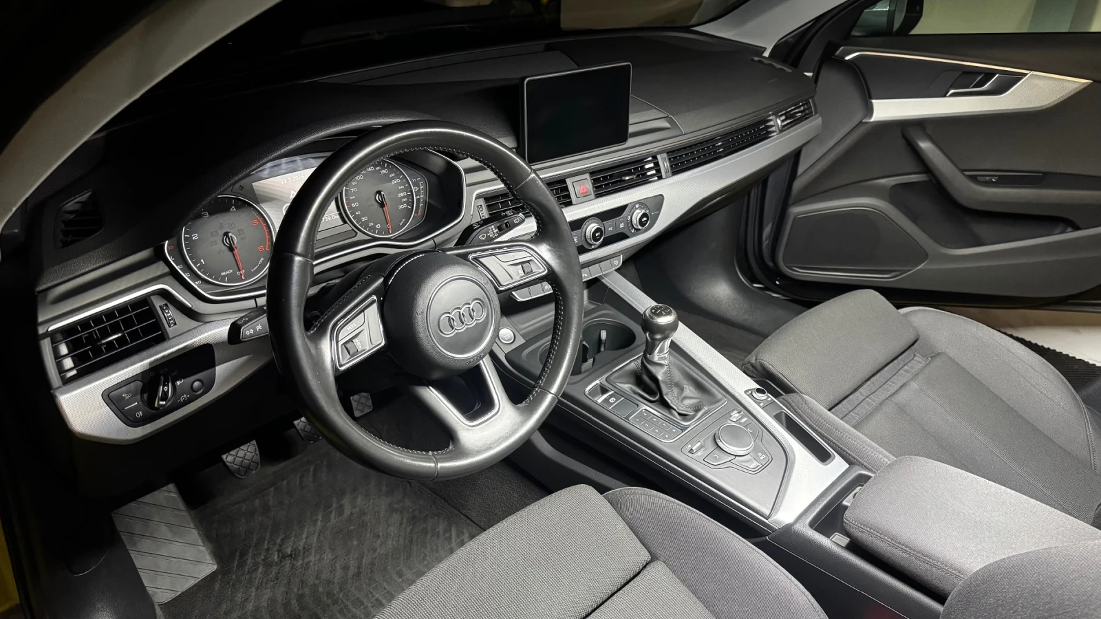 Audi A4 2.0 TDI, снимка 9 - Автомобили и джипове - 53954480