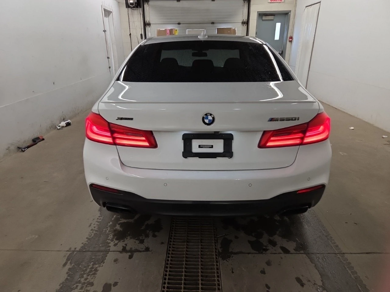 BMW 550 M-PACK* HEAD-UP* ОБДУХВАНЕ* HARMAN* PANO, снимка 5 - Автомобили и джипове - 54526402