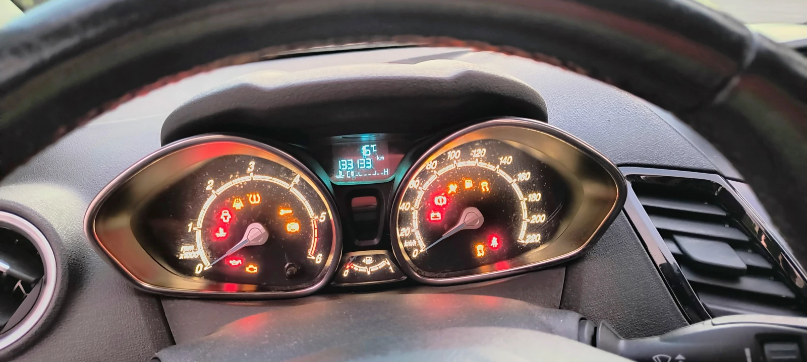 Ford Fiesta 1.5 diesel, снимка 11 - Автомобили и джипове - 54891938