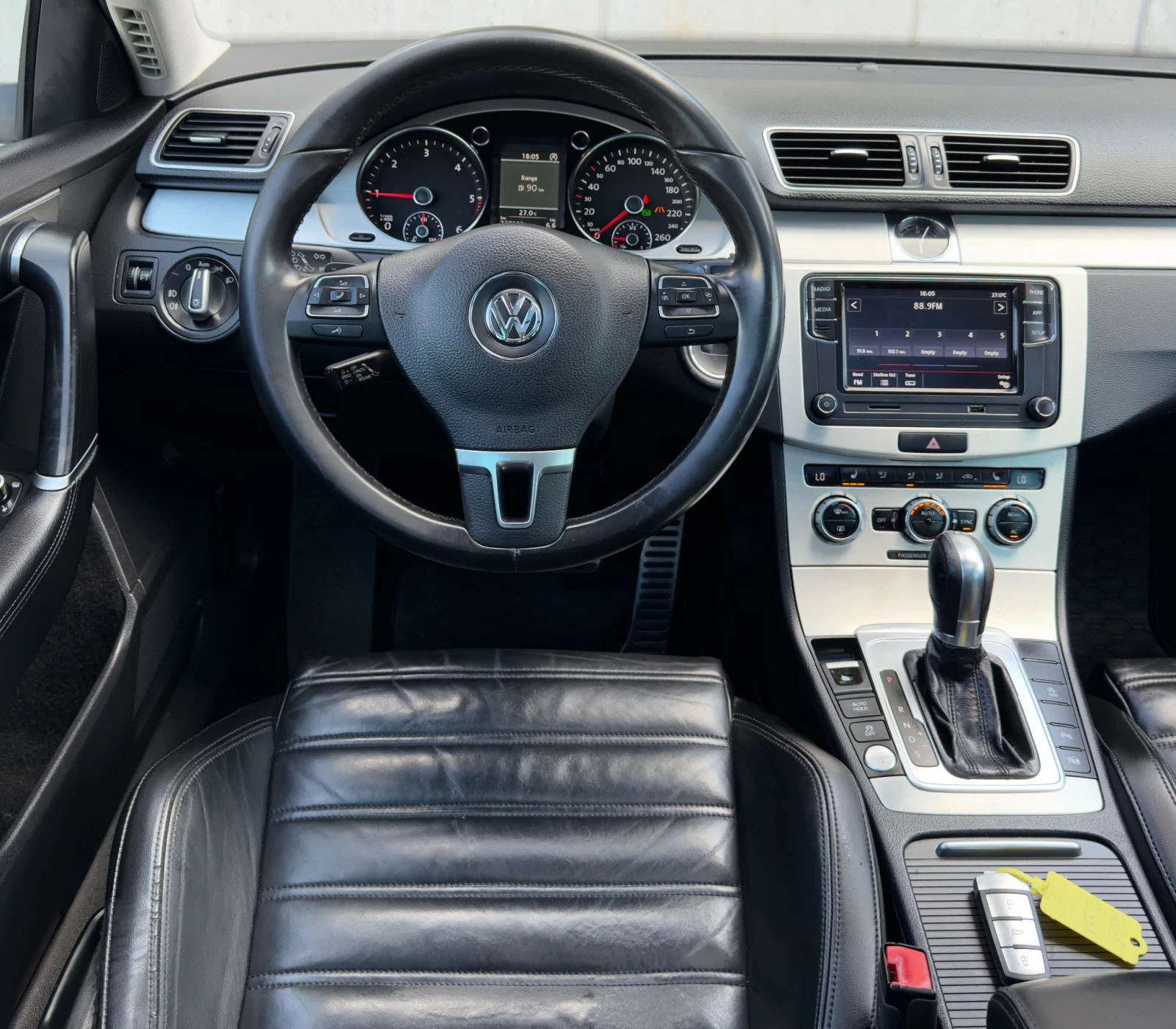 VW Passat 2.0TDi HIGHLINE* DSG* CarPlay* KEYLESS GO* LED, снимка 11 - Автомобили и джипове - 54974758