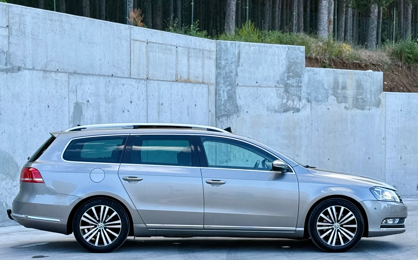 VW Passat 2.0TDi HIGHLINE* DSG* CarPlay* KEYLESS GO* LED, снимка 8 - Автомобили и джипове - 54974758