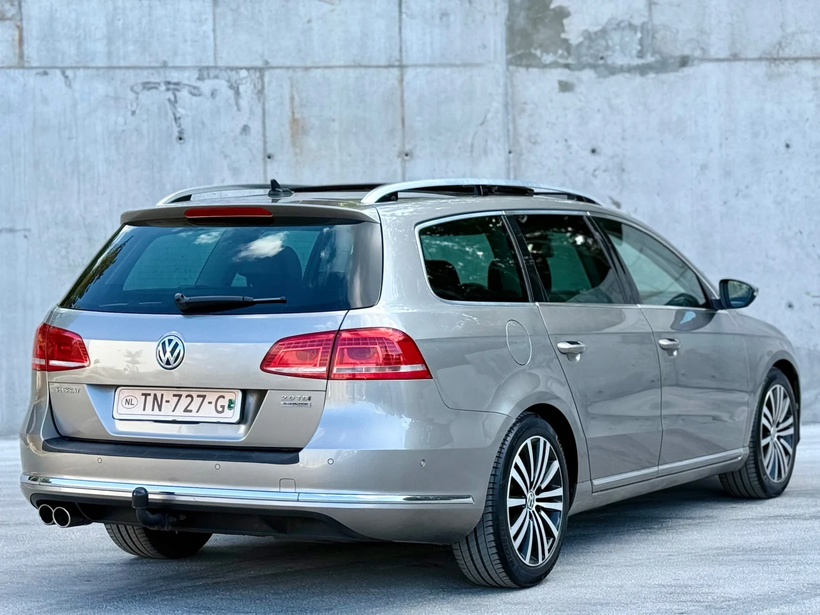 VW Passat 2.0TDi HIGHLINE* DSG* CarPlay* KEYLESS GO* LED, снимка 7 - Автомобили и джипове - 54974758