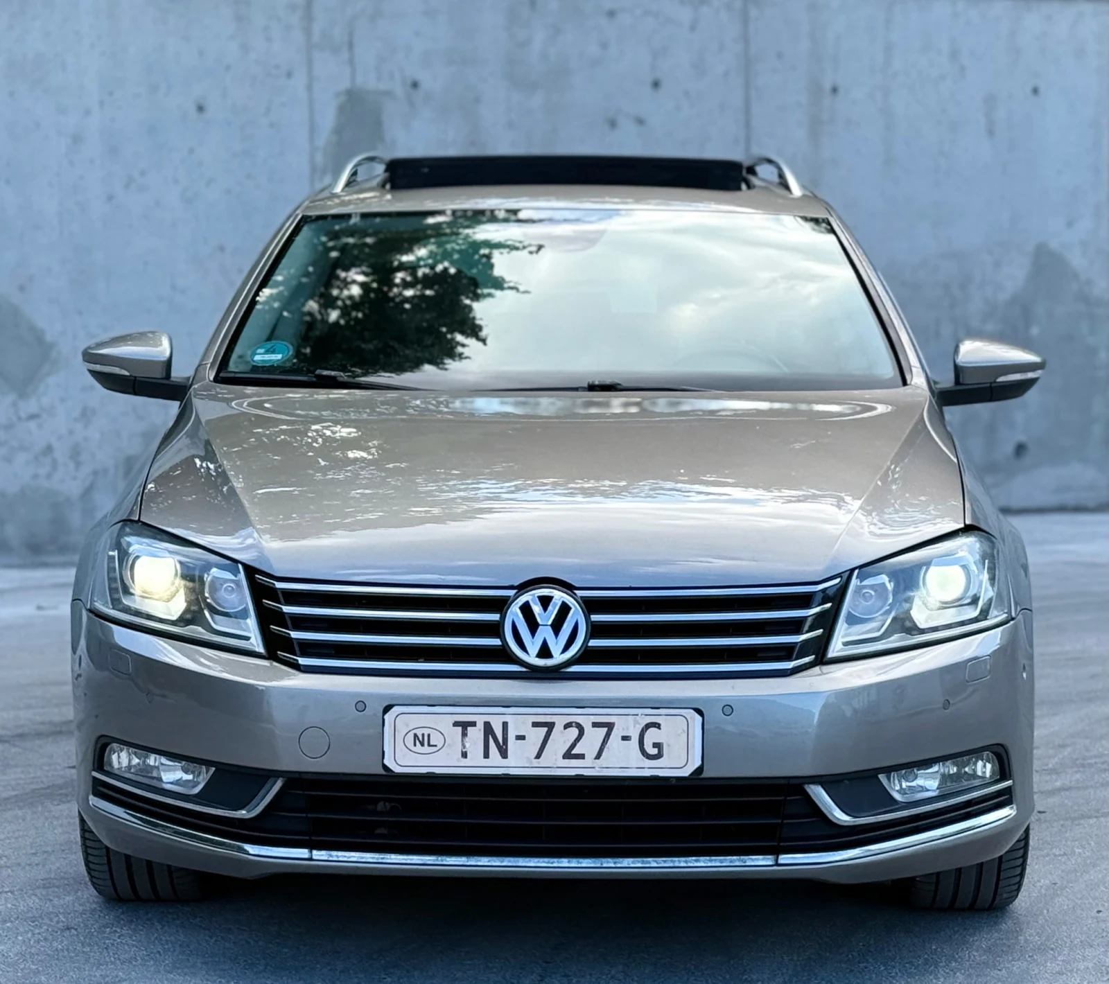 VW Passat 2.0TDi HIGHLINE* DSG* CarPlay* KEYLESS GO* LED, снимка 2 - Автомобили и джипове - 54974758