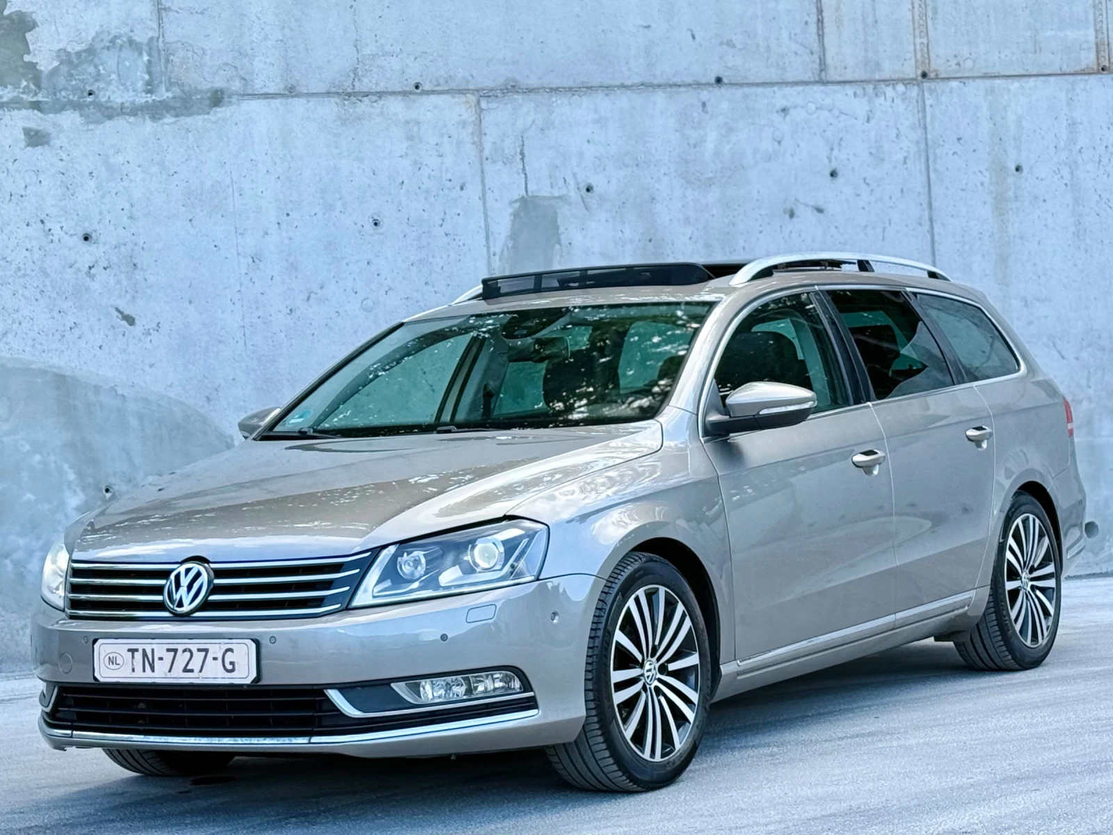 VW Passat 2.0TDi HIGHLINE* DSG* CarPlay* KEYLESS GO* LED, снимка 3 - Автомобили и джипове - 54974758