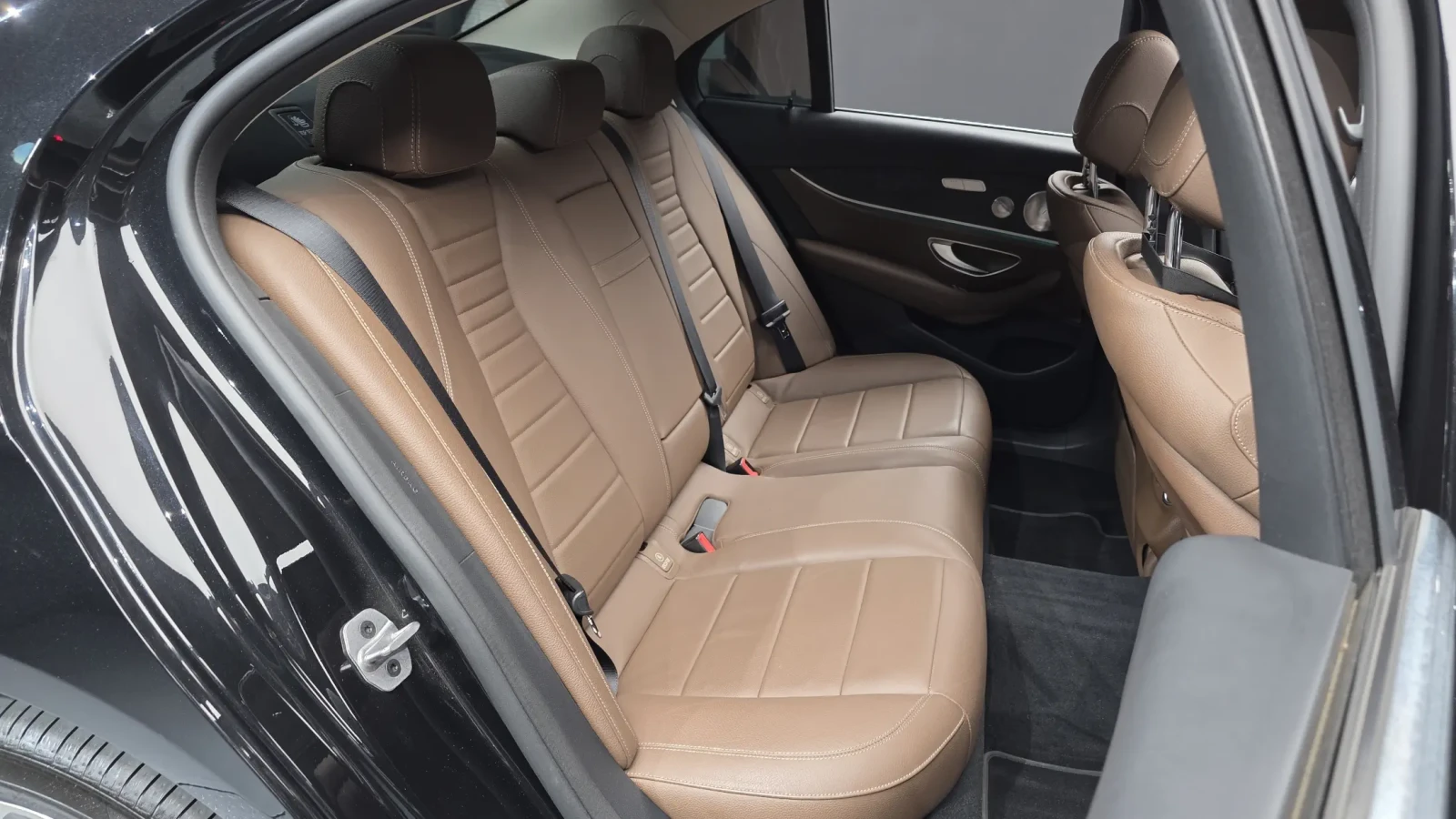 Mercedes-Benz E 300 2.0 4MATIC, HeadUP, 360-cam, Подгрев, Обдух., снимка 9 - Автомобили и джипове - 55010621