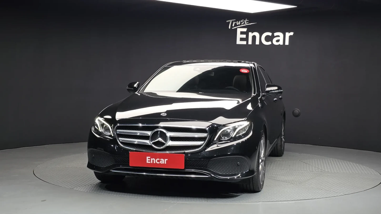 Mercedes-Benz E 300 2.0 4MATIC, HeadUP, 360-cam, Подгрев, Обдух., снимка 3 - Автомобили и джипове - 55010621