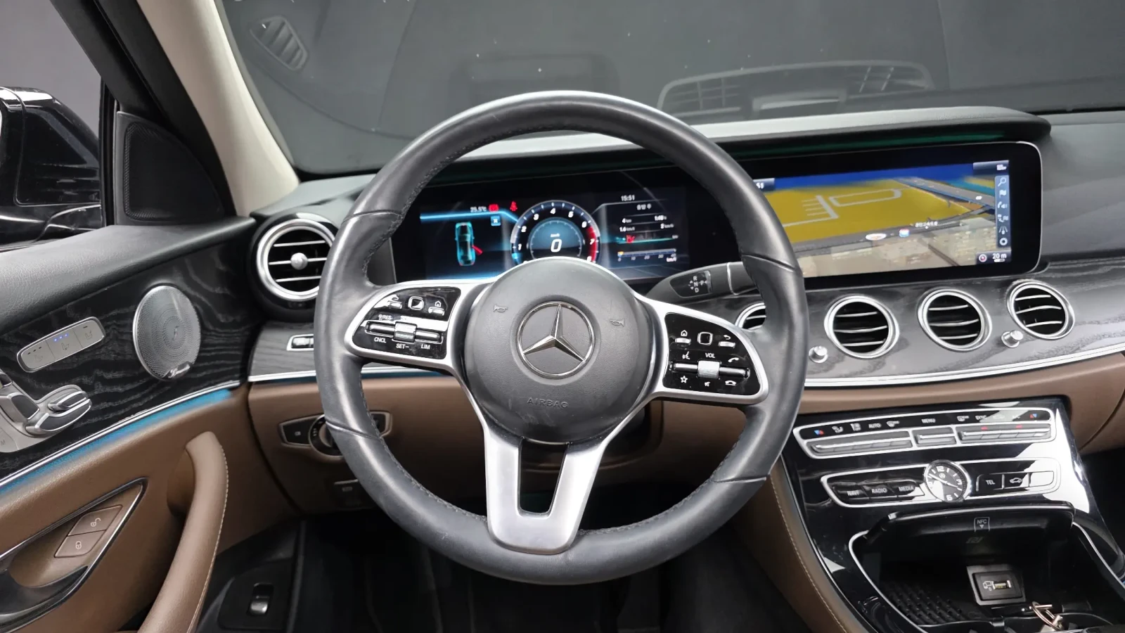 Mercedes-Benz E 300 2.0 4MATIC, HeadUP, 360-cam, Подгрев, Обдух., снимка 10 - Автомобили и джипове - 55010621