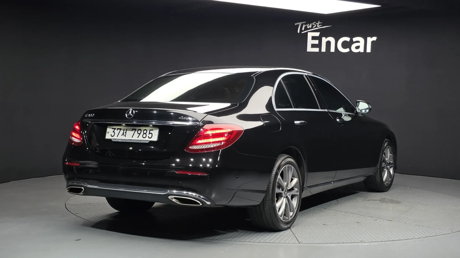 Mercedes-Benz E 300 2.0 4MATIC, HeadUP, 360-cam, Подгрев, Обдух., снимка 2 - Автомобили и джипове - 55010621
