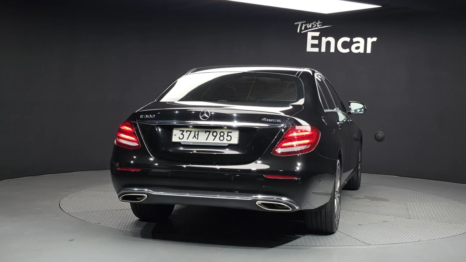 Mercedes-Benz E 300 2.0 4MATIC, HeadUP, 360-cam, Подгрев, Обдух., снимка 4 - Автомобили и джипове - 55010621