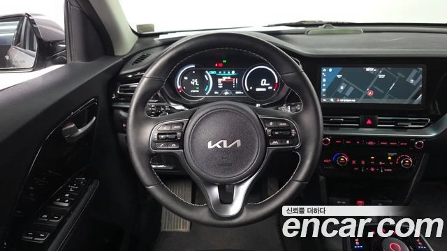 Kia Niro, снимка 13 - Автомобили и джипове - 56267178