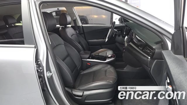 Kia Niro, снимка 11 - Автомобили и джипове - 56267178